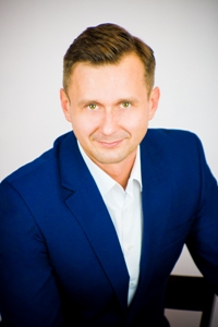 Piotr Bobrowski - zdjęcie portretowe
          